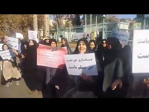 تجمع احتجاجي لمتقاعدي اتصالات یزد احتجاجا على وضعهم المعيشي