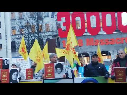 تجمع هموطنان و خانواده‌های شهدا برای فراخوان به محاکمه رئیسی مقابل پارلمان استکهلم