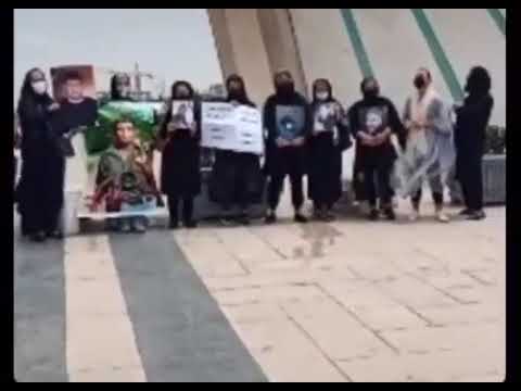 مادران قیام در میدان آزادی شعار دادند: از تهران تا خوزستان، اتحاد، اتحاد