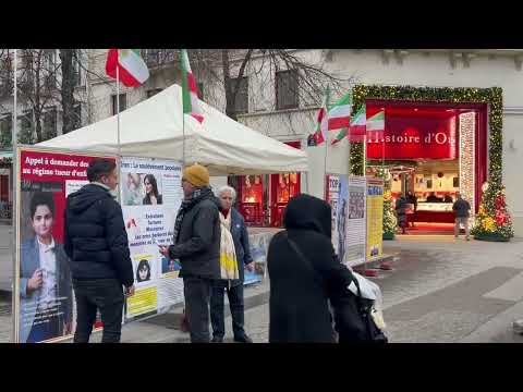 پاریس - ایرانیان آزاده با برگزاری میز کتاب و نمایش تصاویر شهیدان، با قیام سراسری ابراز همبستگی کردند