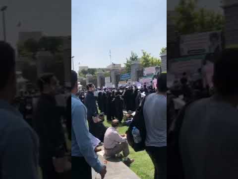 تجمع اعتراضی معلمین کارنامه سبزها در جلوی مجلس ارتجاع