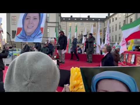 السويد، ستوكهولم: الإيرانيون يتظاهرون في ستوكهولم لحظة إعلان حكم محكمة الاستئناف على حميد نوري