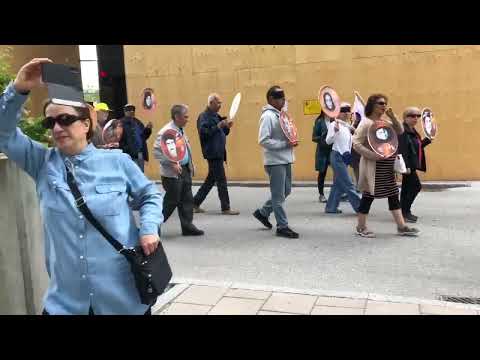 ستوكهولم، السويد – مظاهرات الإيرانيينأمام محكمة السفاح حميد نوري