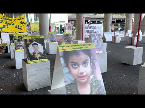 نمایشگاه عکس شهدای قیام سراسری مردم ایران را در مقابل وزارت‌خارجه هلند