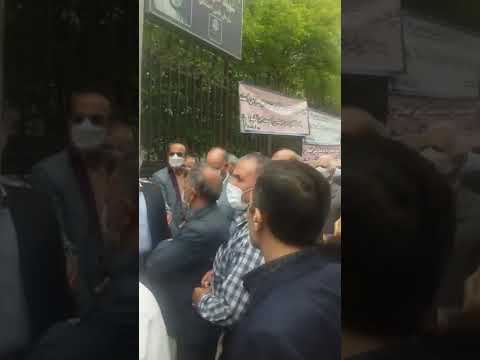 تجمع اعتراضی بازنشستگان کرمانشاه با شعار  بازنشسته دادبزن حقتو  فریاد بزن