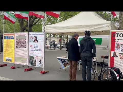 پاریس برگزاری میز کتاب و نمایش تصاویر شهیدان توسط ایرانیان آزاده در همبستگی با قیام سراسری ۳۱فرو