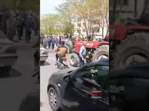 أصفهان- تظاهرات مزارعو أصفهان عبر تحريك الجراراتهم في مدينة أصفهان