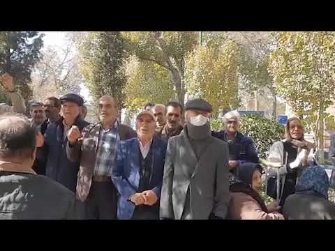 تجمع احتجاجي لمتقاعدي اتصالات #اصفهان احتجاجا على وضعهم المعيشي