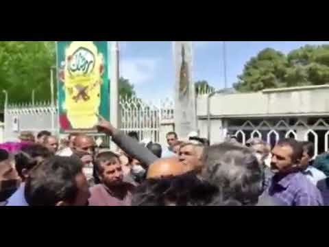 تجمع اعتراضی کشاورزان اصفهان برای گرفتن حقابه قانونی با شعار این «همه بی عدالتی هرگز ندیده ملتی»