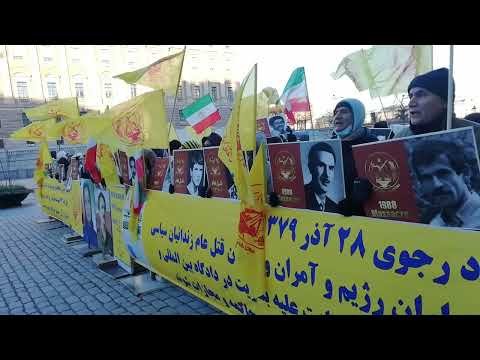 آکسیون ایرانیان آزاده و هواداران مجاهدین در مقابل پارلمان سوئد در دادخواهی قتل‌عام شدگان ۶۷