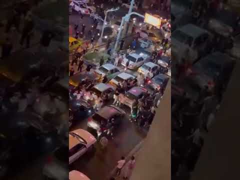 فیدیو آخر من مدینة رشت قبل ساعة صراع شدید بین المواطنین وقوات الامن وهروب قوات النظام القمعیة