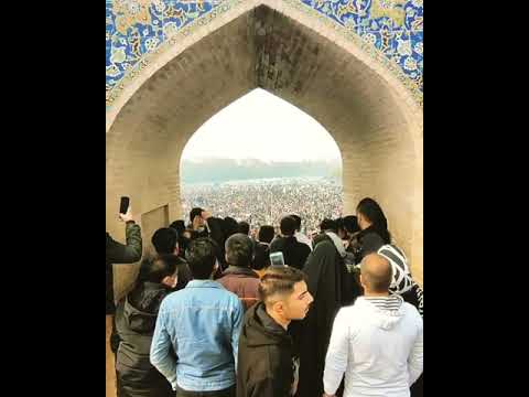 خیزش هزاران نفر از مردم و کشاورزان اصفهان در اعتراض به‌غارت حقابه و نابودی زاینده رود با شعار