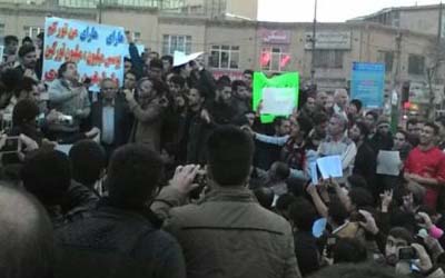 احتجاج المواطنين الآذريين في كل من مدن طهران وشيراز وتبريز واروميه وزنجان واهر وخوي واردبيل و.. احتجاج المواطنين الآذريين في كل من مدن طهران وشيراز وتبريز واروميه وزنجان واهر وخوي واردبيل و..