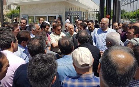 تجمع احتجاجي لعمال مجمع الزراعة والصناعة في هفت تبه