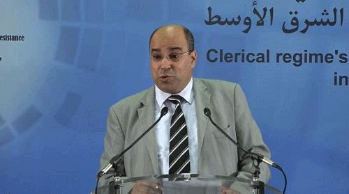 مدير الندوة انور مالك الكاتب والصحفي الجزائري وعضو بعثة مراقبي الجامعة العربية في سوريا سابقا