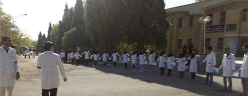 تجمع الممرضين والممرضات مقابل مبنى وزارة الصحة في طهران 