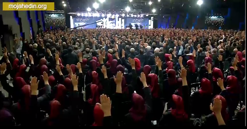 صورة من اجتماع المجلس المركزي لمنظمة مجاهدي خلق الإيرانية
