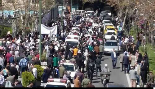 تجمع احتجاجي لمن نهبت أموالهم في العاصمة طهران