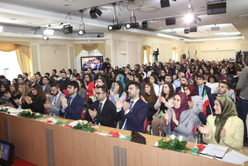 السيدة مريم رجوي الرئىسة المنتخبة من قبل المقاومة الايرانية في مؤتمر اجتماع لمناسبة الذكرى السنوية للثورة ضد الشاه