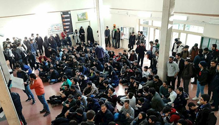 تجمع احتجاجي لطلاب جامعة بهشتي