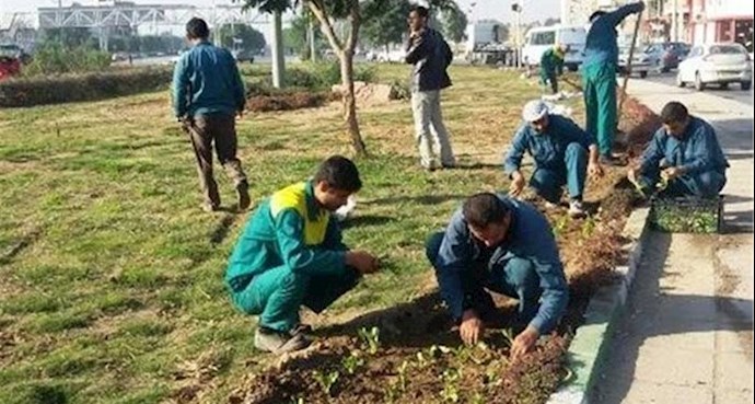استمرار تجمع احتجاجي لمجموعة من العمال المفصولين عن العمل لبلدية زنجان 