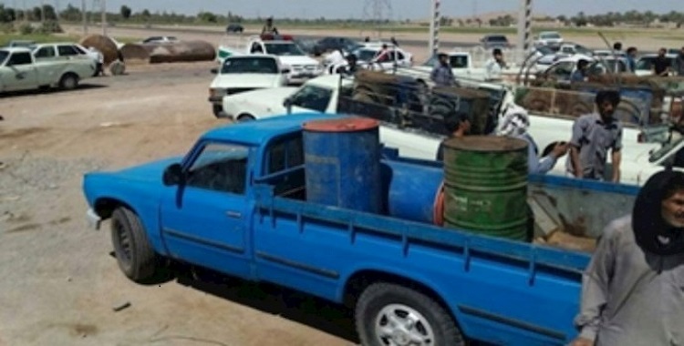 متزامناُ مع إفراط قوات حرس نظام الملالي في التهريب، یتم قتل ناقلي الوقود فی بلوشستان