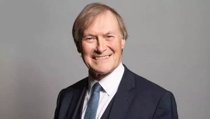 وفات النائب البريطاني السير ديفيد أميس اثر تعرضه للطعن