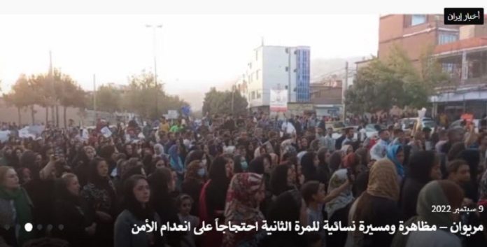 احتجاجاً على انعدام الأمن للمرة الثانية مدینة مریوان تشهد مظاهرة ومسيرة نسائية