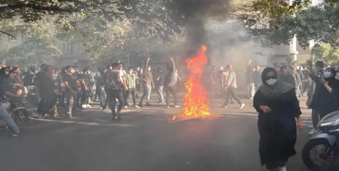 إيران واستعادة الثورة التي سرقها الملالي