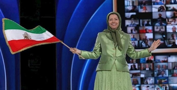 المرأة الإيرانية والثورة.. ملاحم من البطولة والفداء