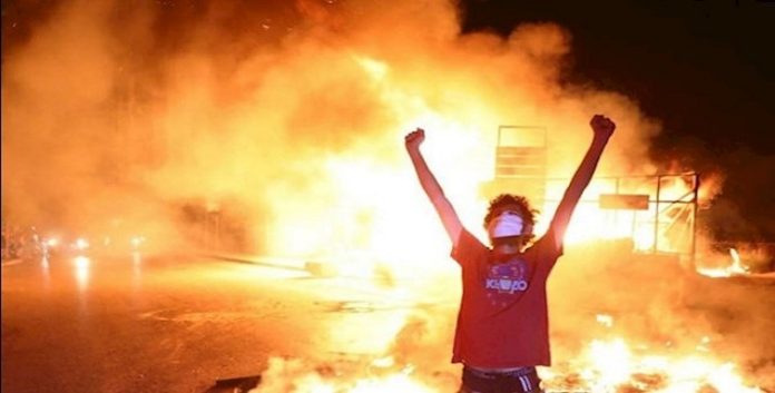 وحدات المقاومة من انصار مجاهدي خلق داخل ایران: تطایر المولوتوف في سماء طهران