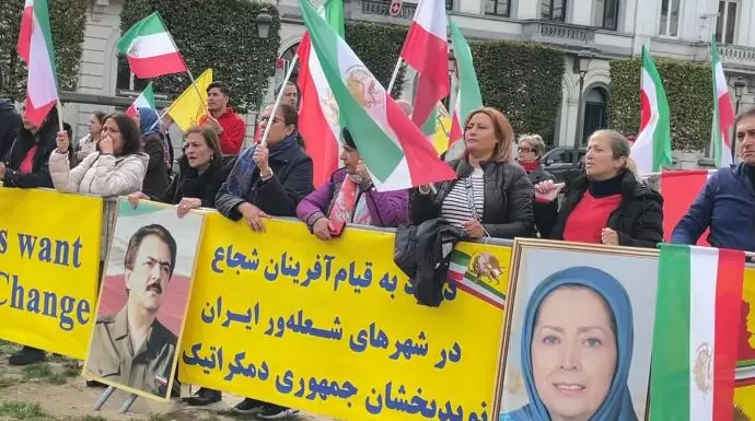 لدعم الانتفاضة الوطنية للشعب الإيراني أنصار مجاهدي خلق یتظاهرون أمام البرلمان الاوروبي في بروکسل