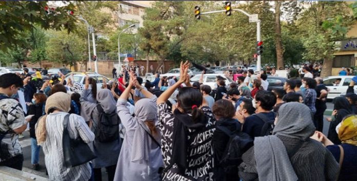 القمة العربية مطالبة بموقف إيجابي من الانتفاضة الايرانية