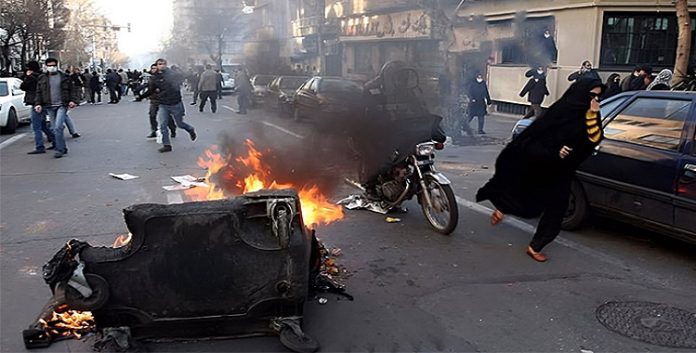 الاثنين 21 نوفمبر تظاهرات حاشدة و اشتباكات في كرمانشاه وبيرانشهر و بوشهر و جوانرود من آخر تطورات الانتفاضة في يومها الـ 67 