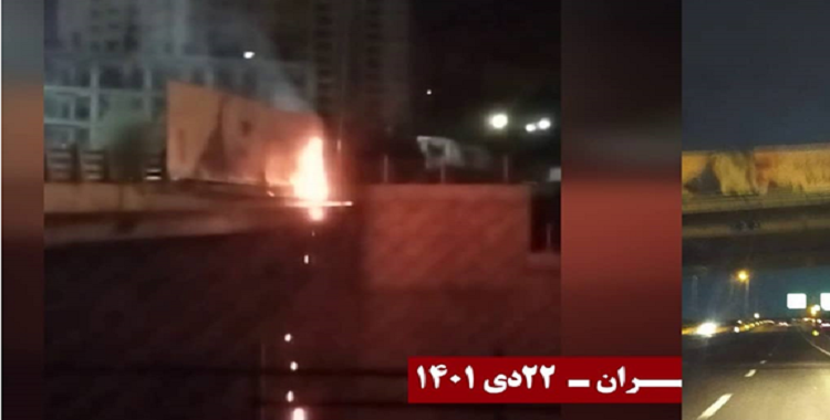 إضرام النار في قواعد للباسيج ولافتات لخامنئي وقاسم سليماني من قبل شباب الانتفاضة