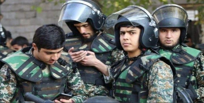 القبضة الحديدية لنظام لم يعد متماسکا