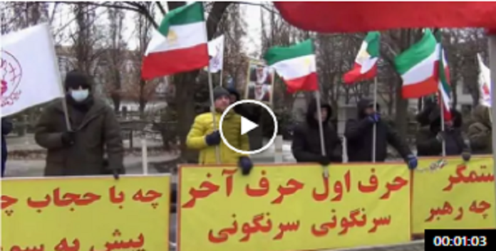 بشعار الموت للظالم سواء كان الشاه أو خامنئي مظاهرات الإيرانيون في تورنتو بکندا