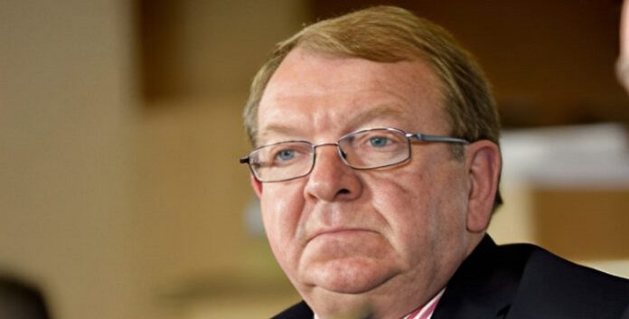 ستروان ستيفنسون – يجب عدم استبدال الملالي المستبدين في إيران بابن الشاه المخلوع