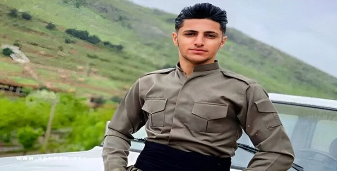 إحراق مخفرلقوات النظام من قبل الأهالي اثر مقتل شاب علی ید قوات الحرس بدم بارد و دون سابق انذار