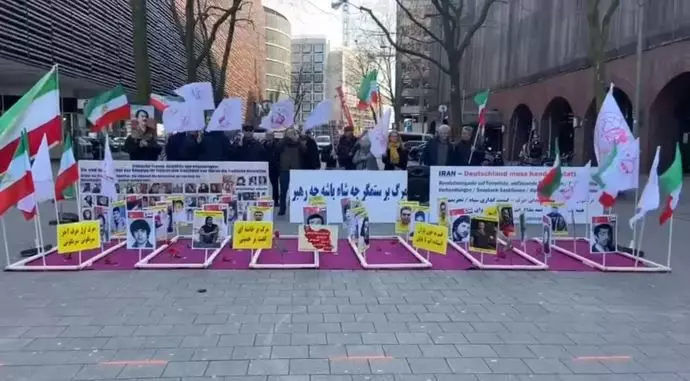 دعمًا للانتفاضة الوطنیة في ایران، مظاهرات انصار مجاهدي خلق و الایرانیین الاحرار في هامبورغ بألمانيا