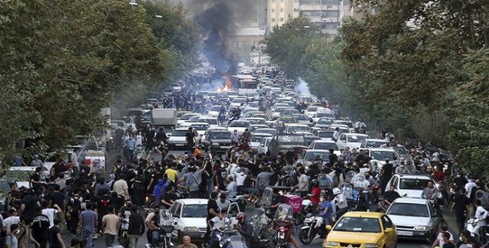خلط الاوراق والتمويه لن ينقذ النظام الايراني