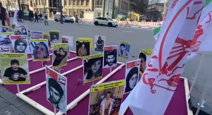دعمًا للانتفاضة الوطنیة في ایران، مظاهرات انصار مجاهدي خلق و الایرانیین الاحرار في هامبورغ بألمانيا