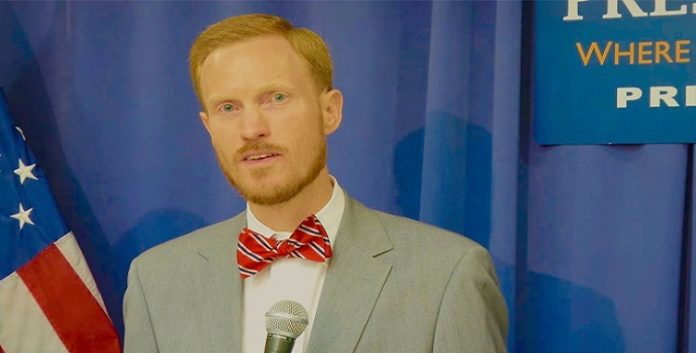 إيفان ساشا شيهان: الديمقراطية هي الحل لإيران وليس العودة إلى الشاه