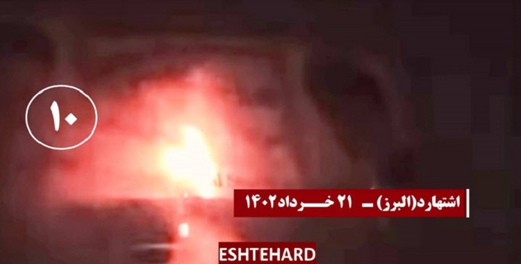 وسط ترحيب شعبي.. إضرام النار في صور خميني وخامنئي في طريق سعيدي السريع في طهران