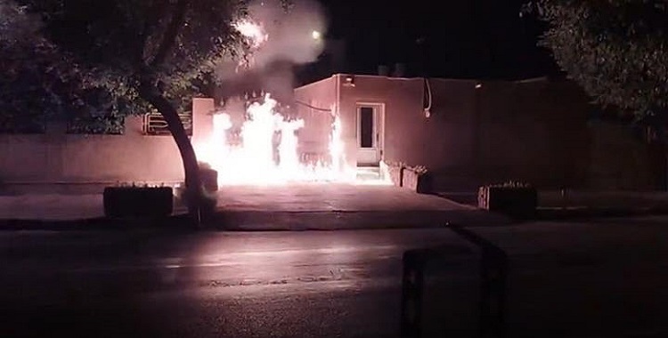 شباب الانتفاضة يهاجمون مقر القائممقامية في مدينة جم بمحافظة بوشهر جنوبي إيران