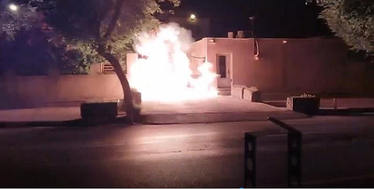 شباب الانتفاضة يهاجمون مقر القائممقامية في مدينة جم بمحافظة بوشهر جنوبي إيران