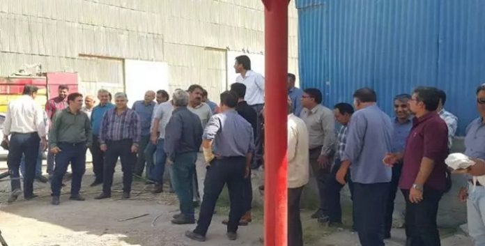 مصرین علی الحصول على مطالبهم، استمرار احتجاج عمال شركة هفت تبة لقصب السكر في محافظة خوزستان