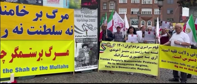 مطالبین بمحاكمة دولية لخامنئي وابراهیم رئيسي، وقفة و معرض لإيرانيون احرار و انصار مجاهدي خلق في كوبنهاغن