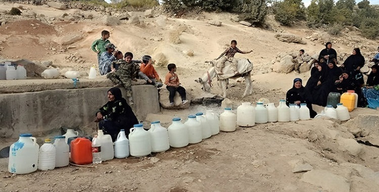 بسبب شح المياه في إيران، أكثر من 260 مدينة تعاني من انقطاع مياه الشرب .. و منها سد “نهند” في تبريز سمیه اخیراَ صحرا نهند