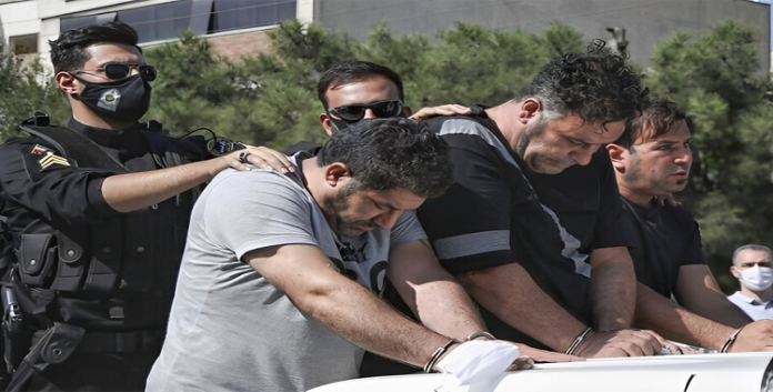 إيران: إذلال المتهمين واستعراضهم في شوارع المدن